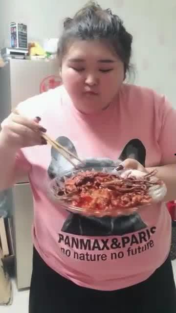 大头妹妹吃瓜,大头妹妹的瓜田奇遇记