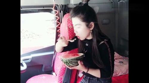 跳舞吃瓜女生是谁,网络红人的崛起与影响力