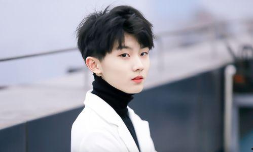 马嘉祺快乐吃瓜