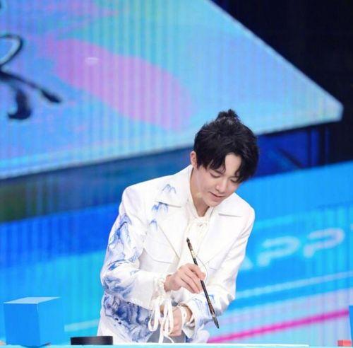 李云迪上线吃瓜,娱乐圈风云再起，吃瓜群众热议不断